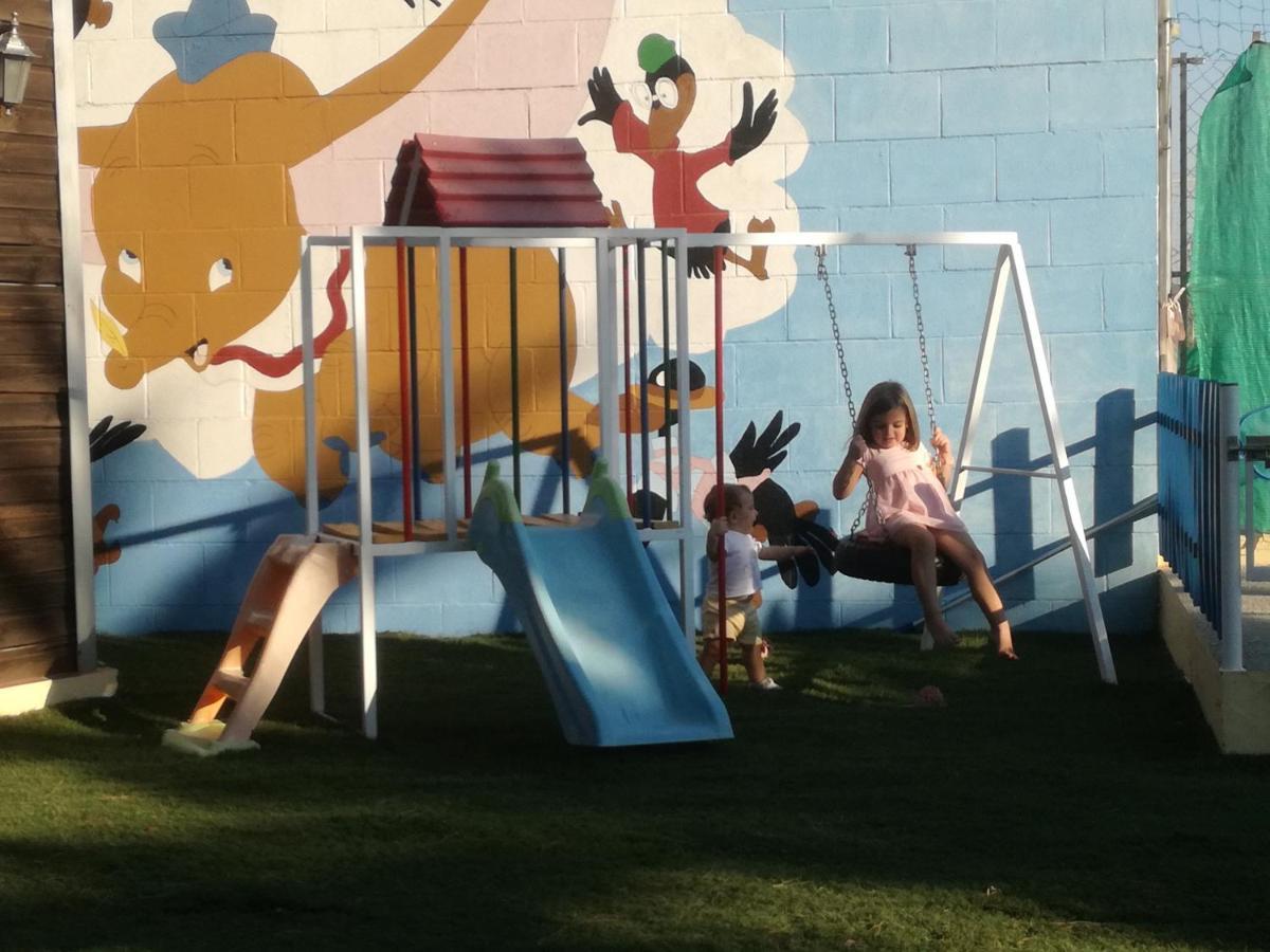 Bungalow Perotonar Ideal Para Familia Con Ninos La Puebla de Cazalla Exterior foto